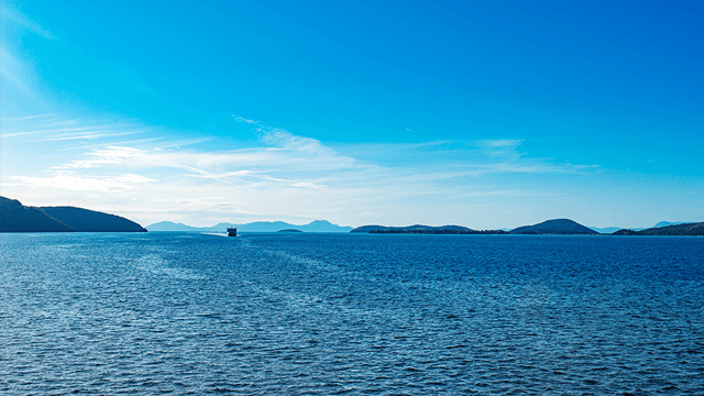 ship-in-sea