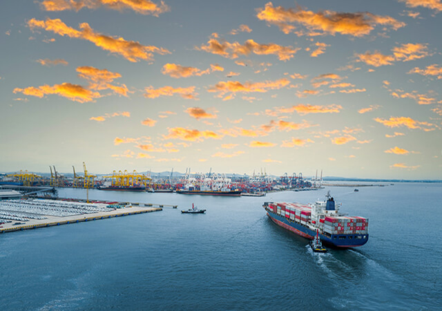 shipyard-cargo-container-sea_640x450.jpg